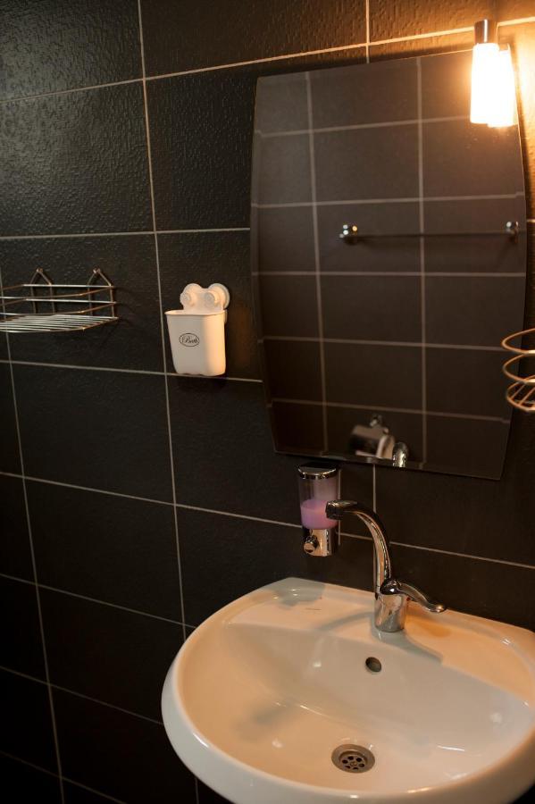 Alfa Guest Rooms With Parking فارنا المظهر الخارجي الصورة